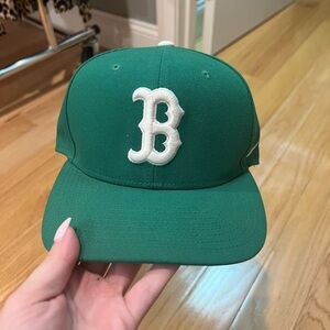 Green Boston red Sox’s hat classic 99 dri-fit